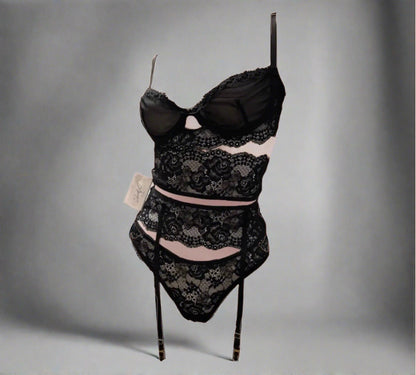 Black lace 3-piece lingerie set by DEVOIR